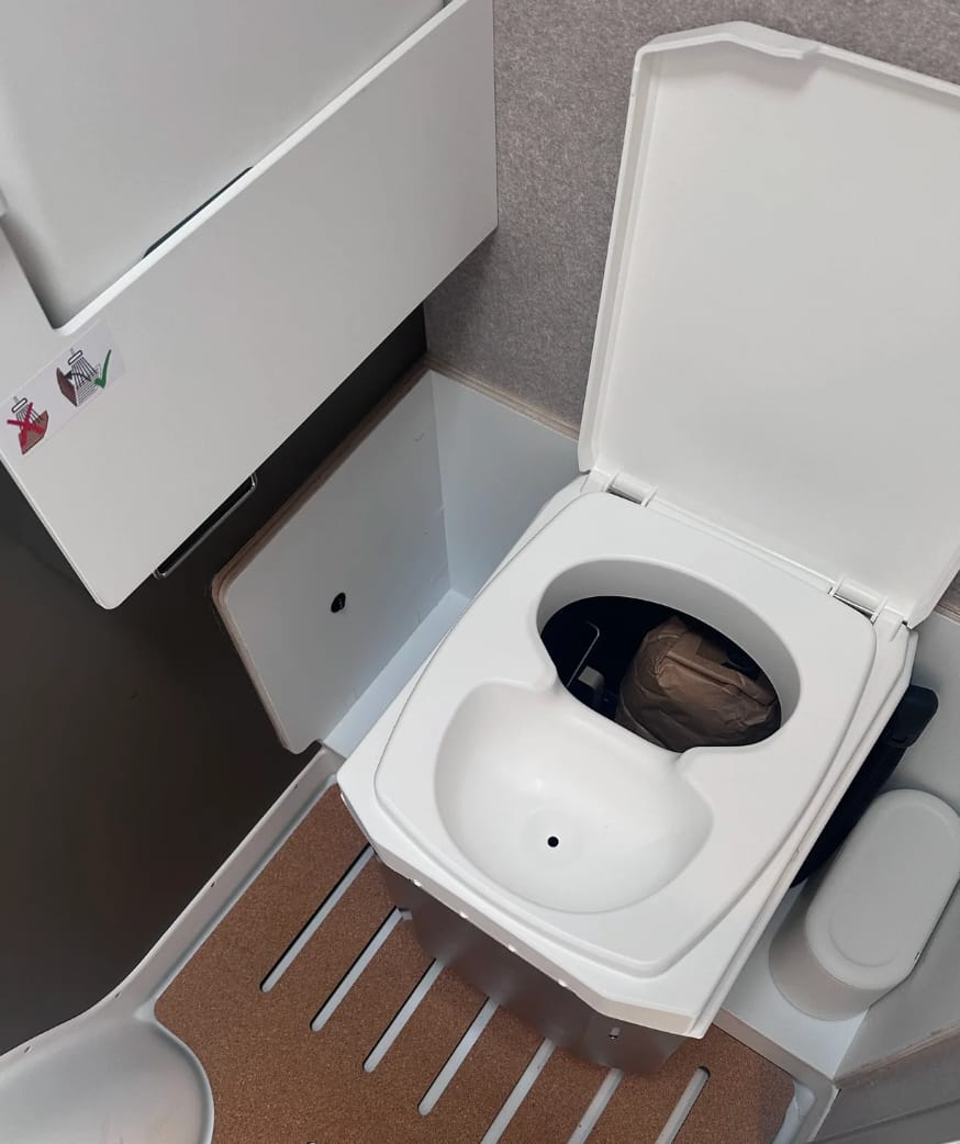 BioTioo Trenntoilette mit Beutel im Raumbad