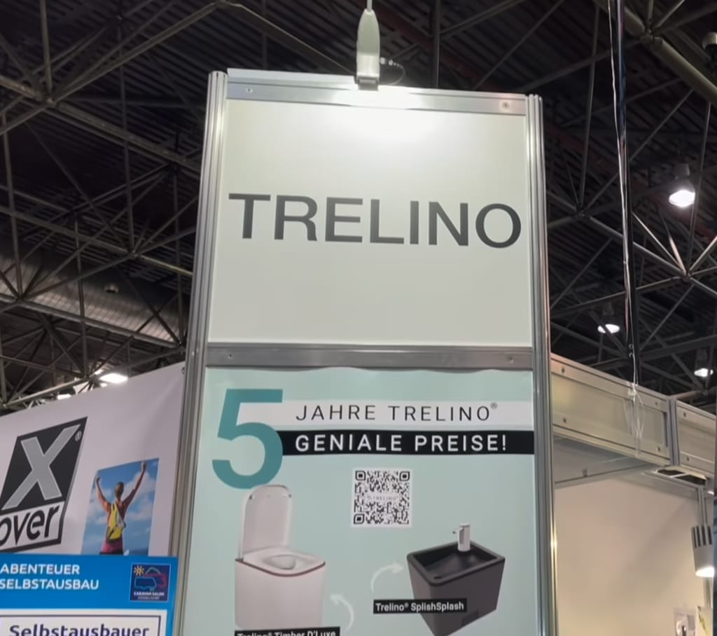 Trelino Messestand mit Angebotsschild